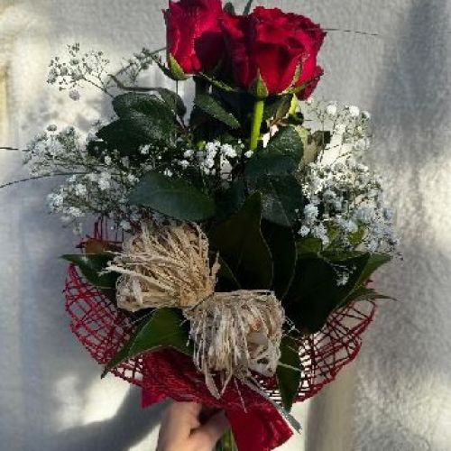 3 ROSE CON SOTTOMAZZO, GYPSO E FIOCCO IN RAFIA <br/> Bouquet di Fiori e Richiesta Consegna a Domicilio