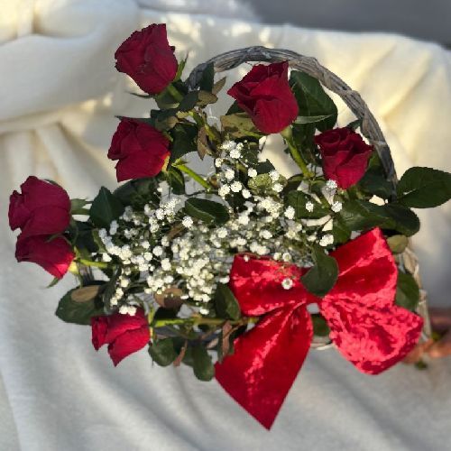 7 ROSE CON SOTTOMAZZO A CUORE E FIOCCO <br/> Bouquet di Fiori e Richiesta Consegna a Domicilio
