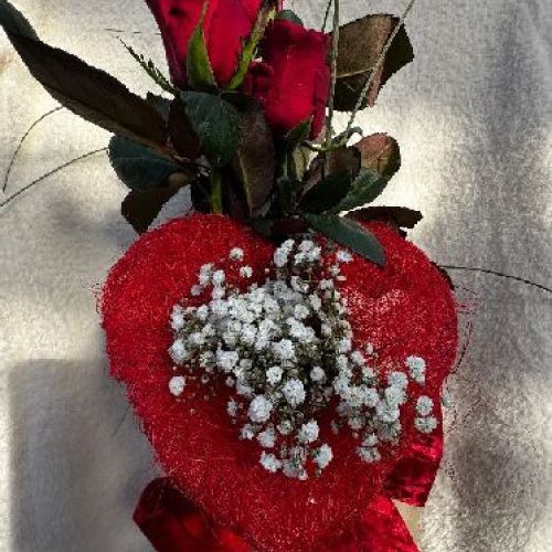 3 ROSE CON CUORE GYPSO E FIOCCO <br/> Bouquet di Fiori e Richiesta Consegna a Domicilio