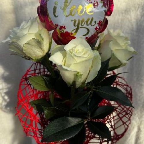 3 ROSE CON SOTTOMAZZO E CUORE GONFIABILE <br/> Bouquet di Fiori e Richiesta Consegna a Domicilio