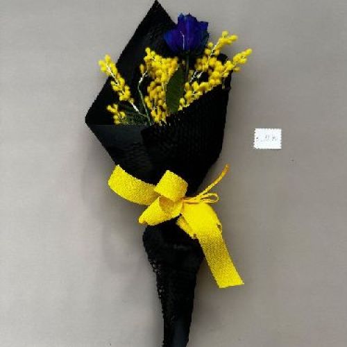 1 ROSA BLU / GIALLA / MULTICOLOR + MIMOSA con carta crespa <br/> Bouquet di Fiori e Richiesta Consegna a Domicilio